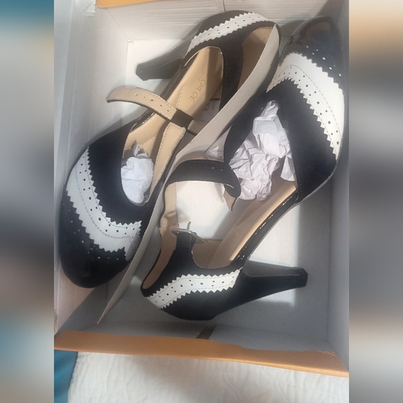 Shoes - Picture 7 of 7